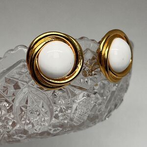 Vintage Clip On Earrings Heavy Unsigned